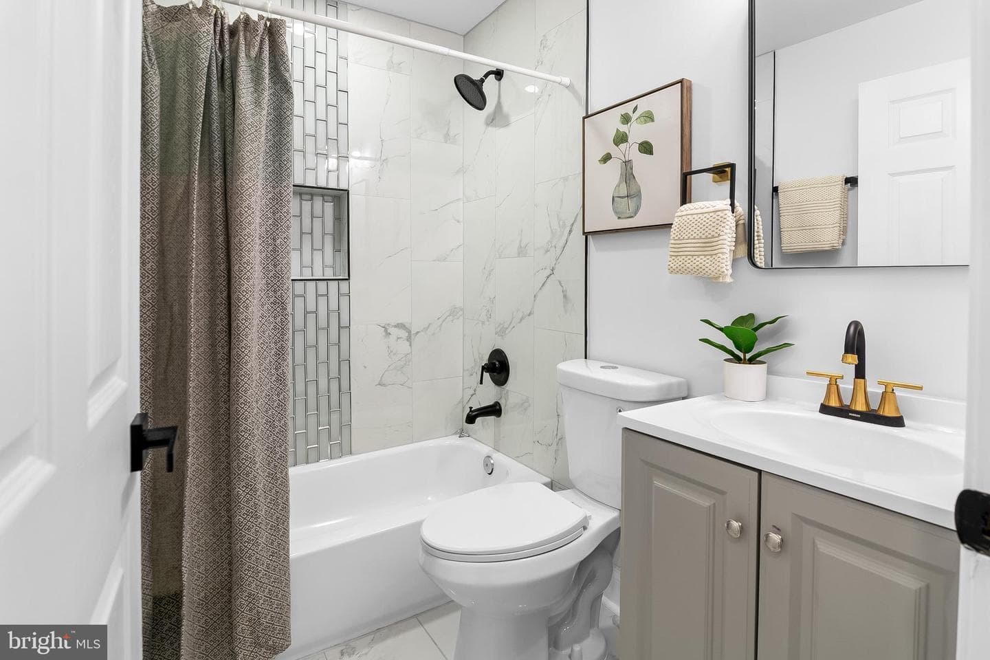 8601 Greens Lane photo 18