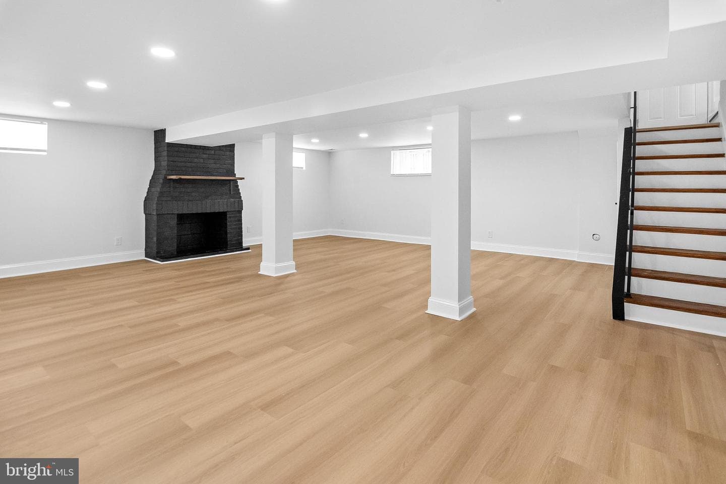 8601 Greens Lane photo 31