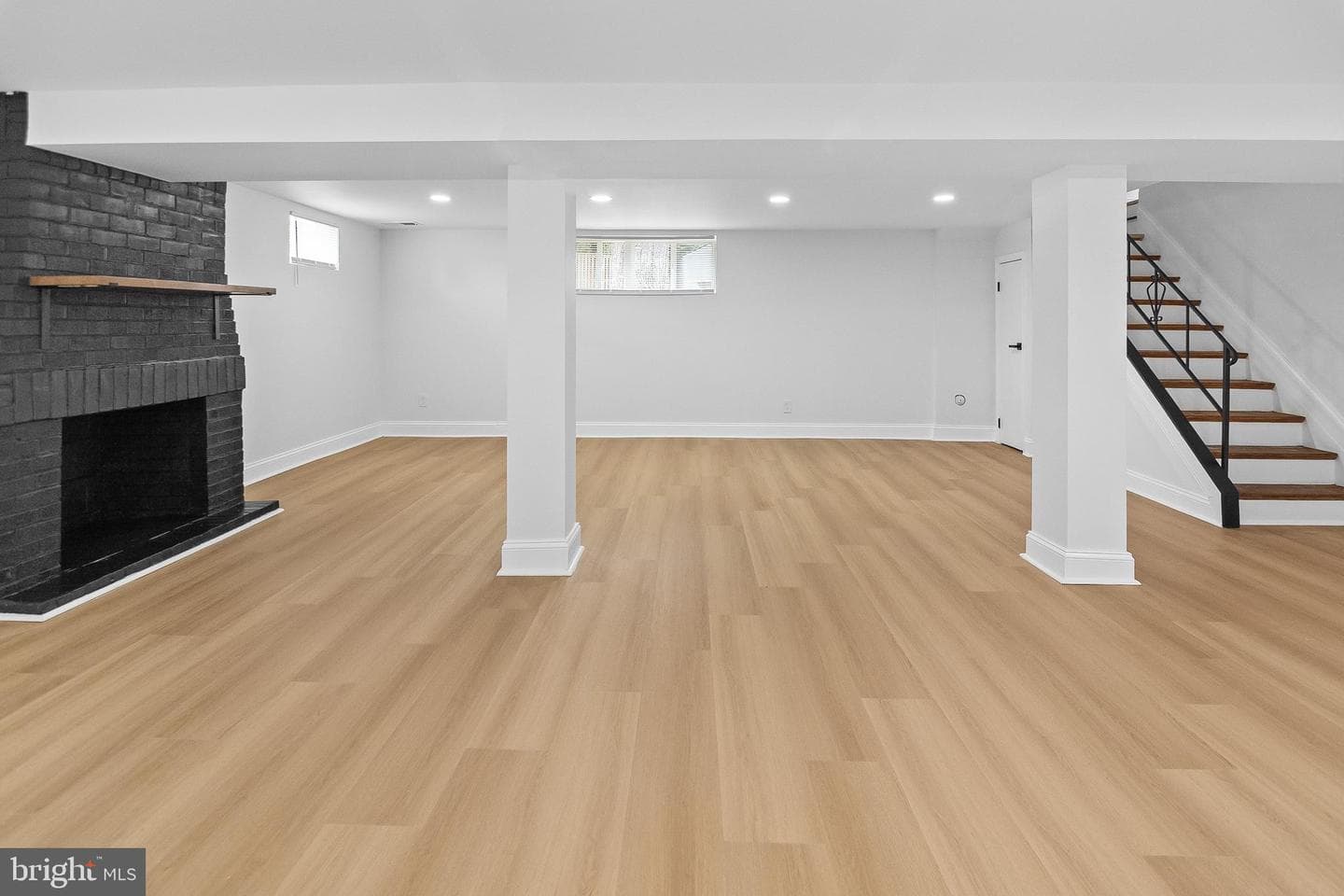 8601 Greens Lane photo 33