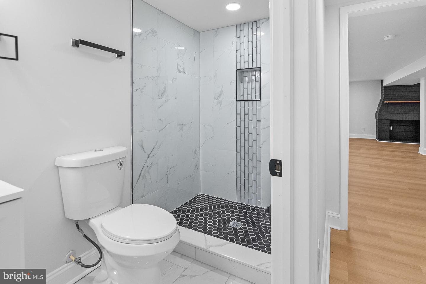 8601 Greens Lane photo 39