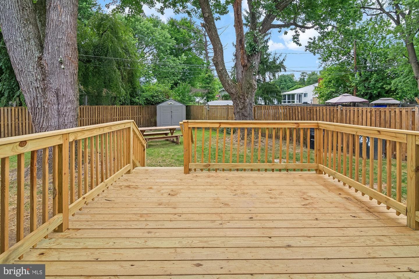 8601 Greens Lane photo 40