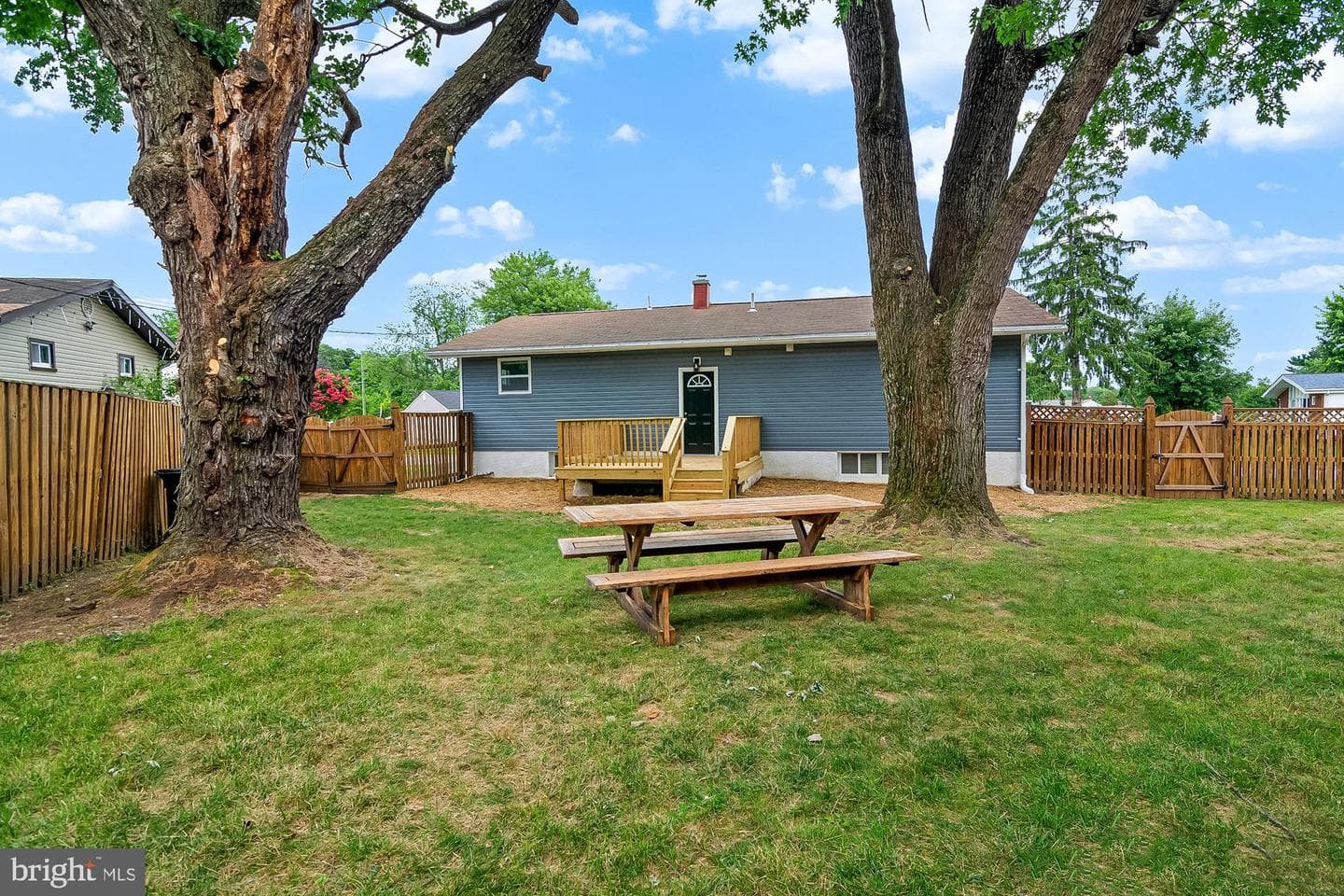 8601 Greens Lane photo 42