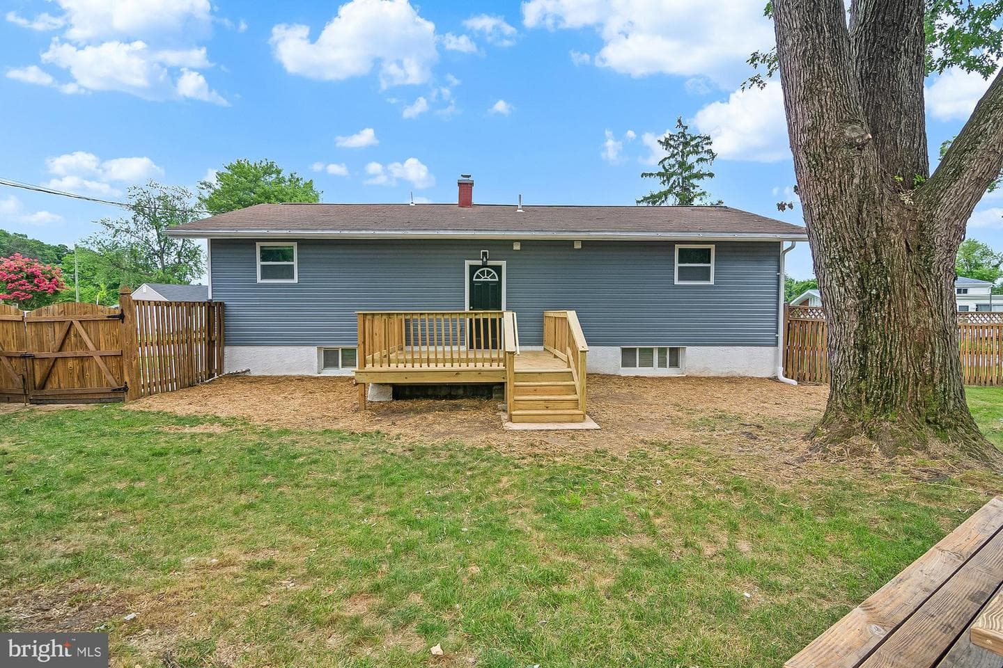 8601 Greens Lane photo 44