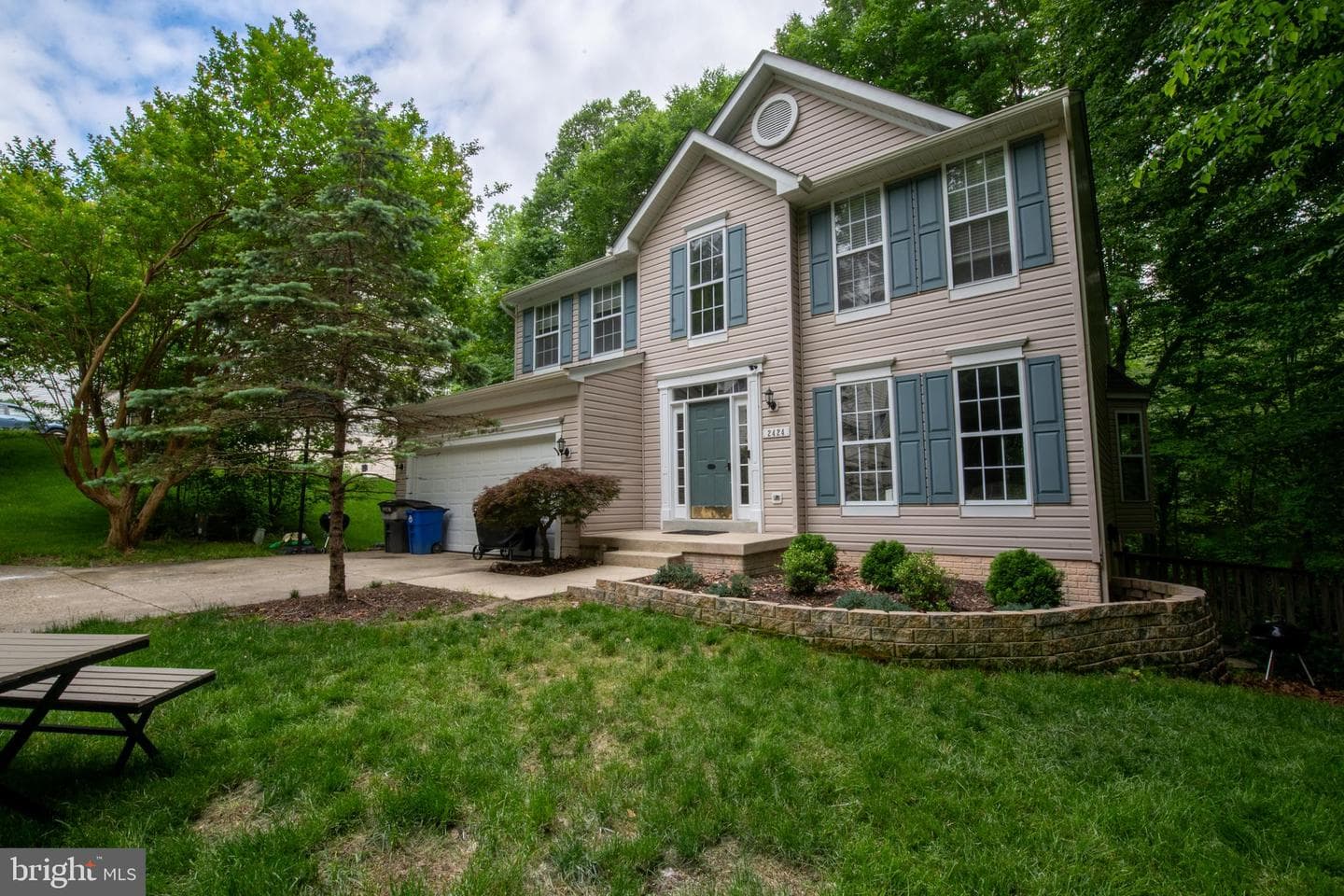 2424 Woodland Court photo 2