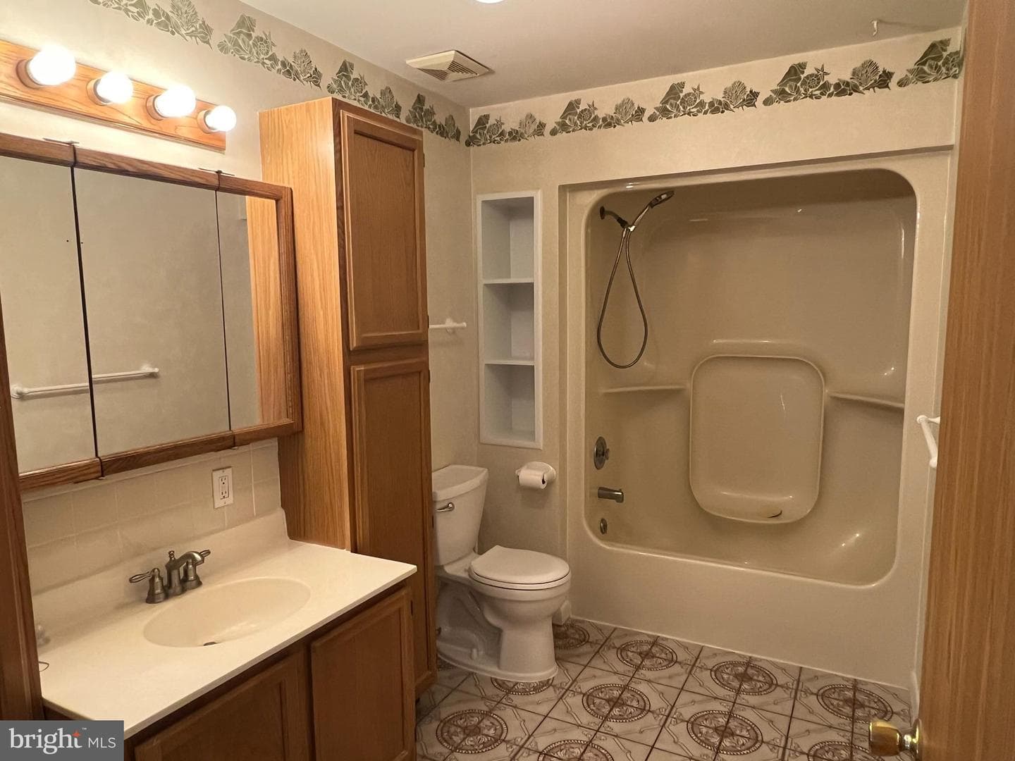 2811 Glasgow Way photo 13