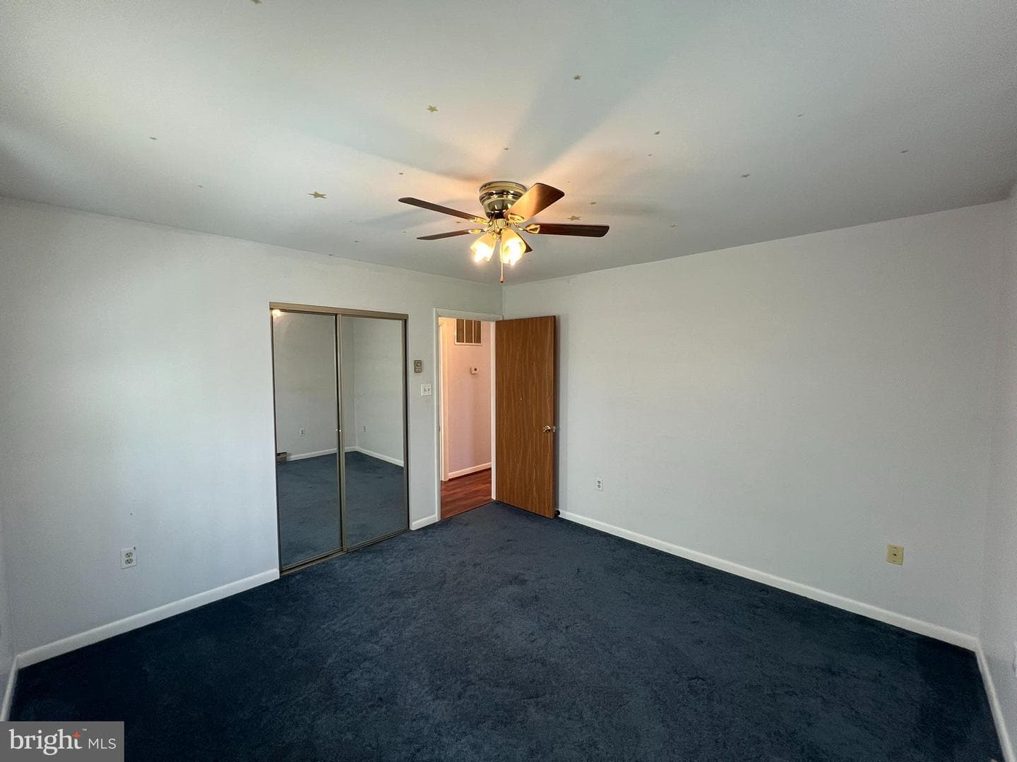 2811 Glasgow Way photo 9
