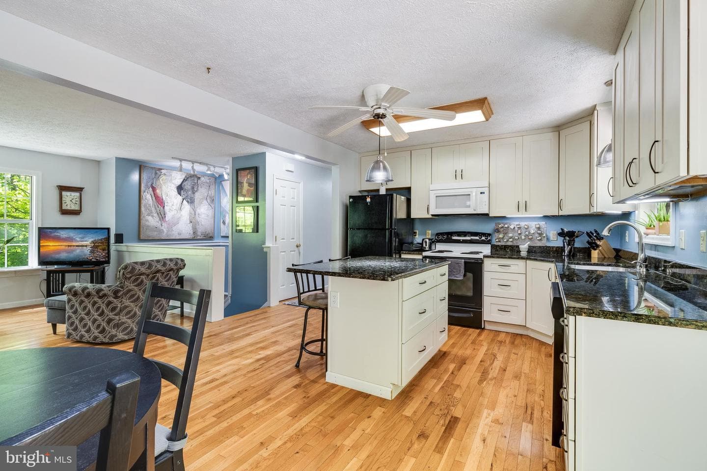 494 Cardinal Drive photo 12