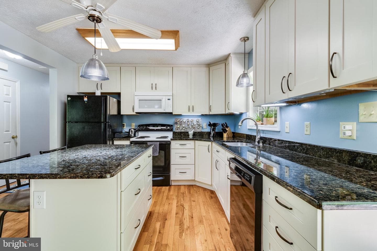 494 Cardinal Drive photo 9