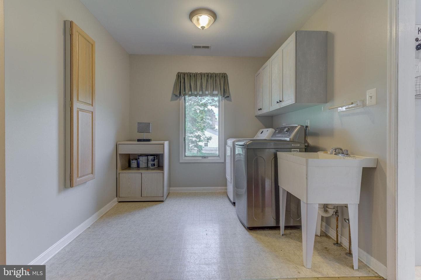 345 Jw Williams Road photo 32