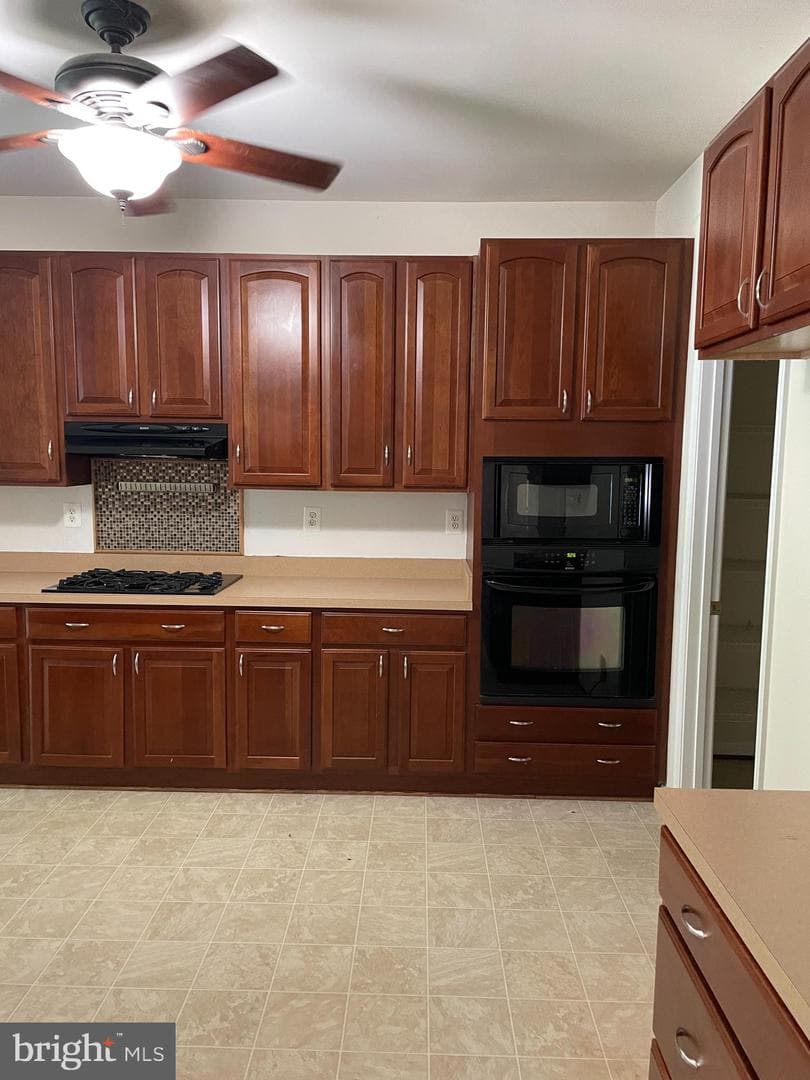 410 Marigolds Way photo 3