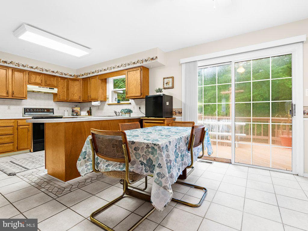 8210 Sycamore Circle photo 11