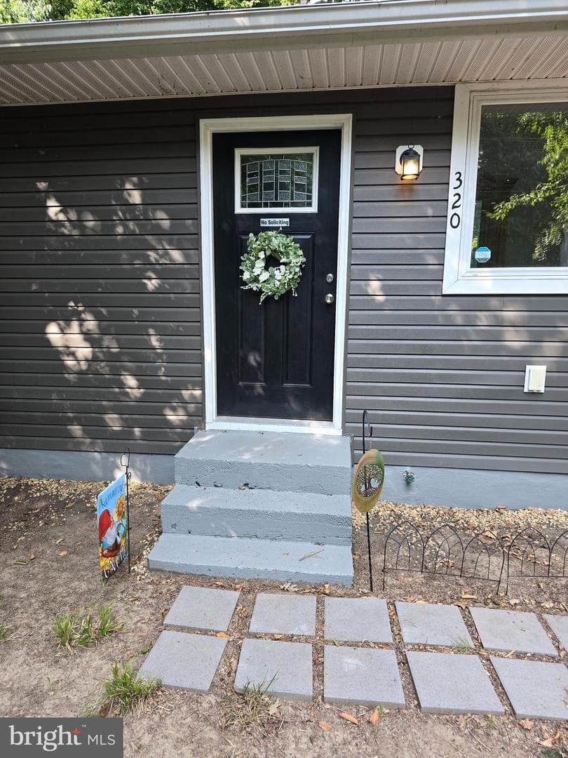 320 Thunderbird Drive photo 2