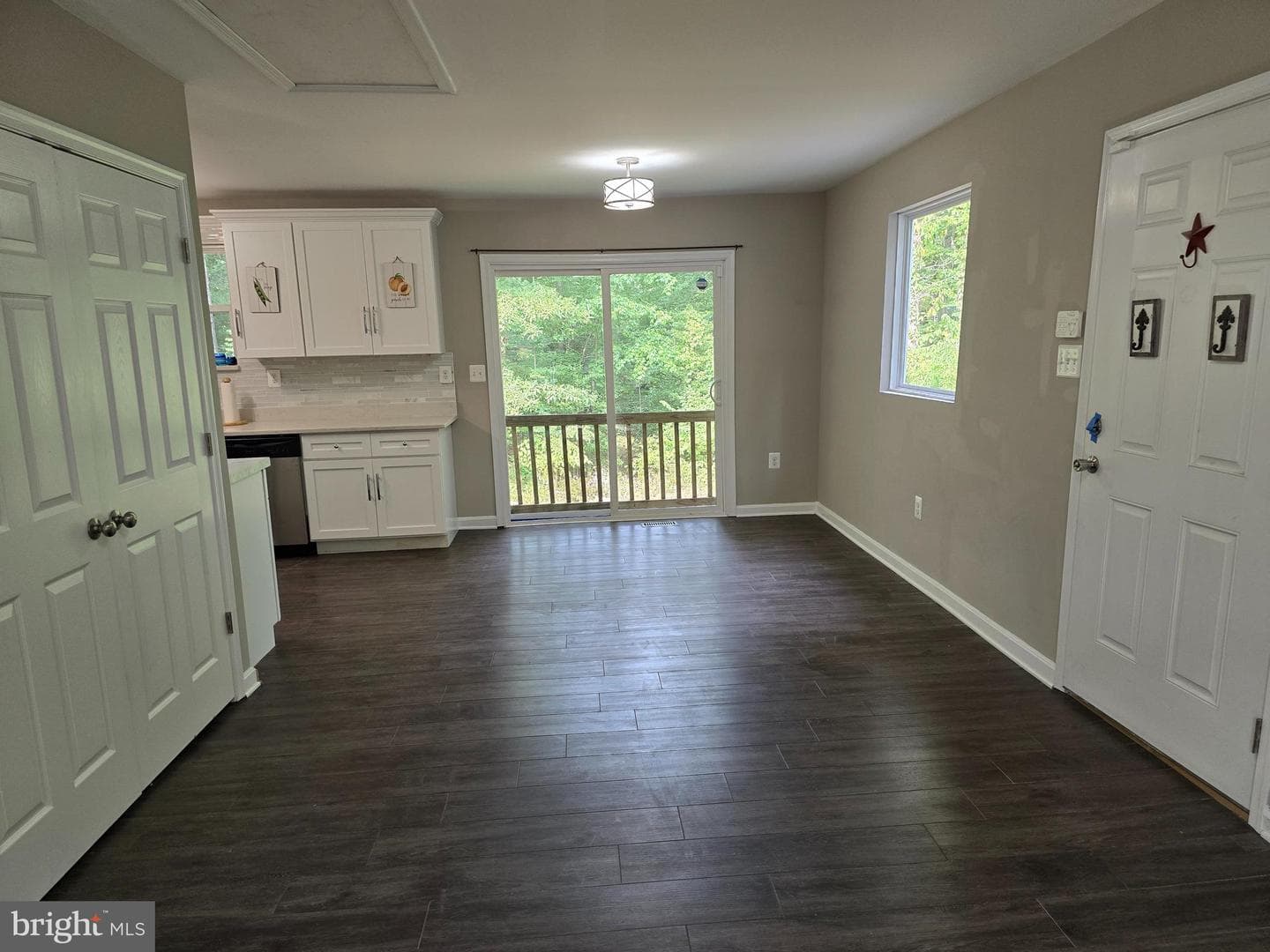 320 Thunderbird Drive photo 8