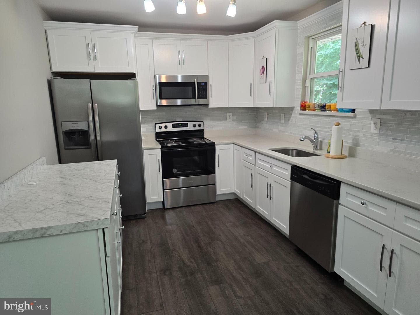 320 Thunderbird Drive photo 9