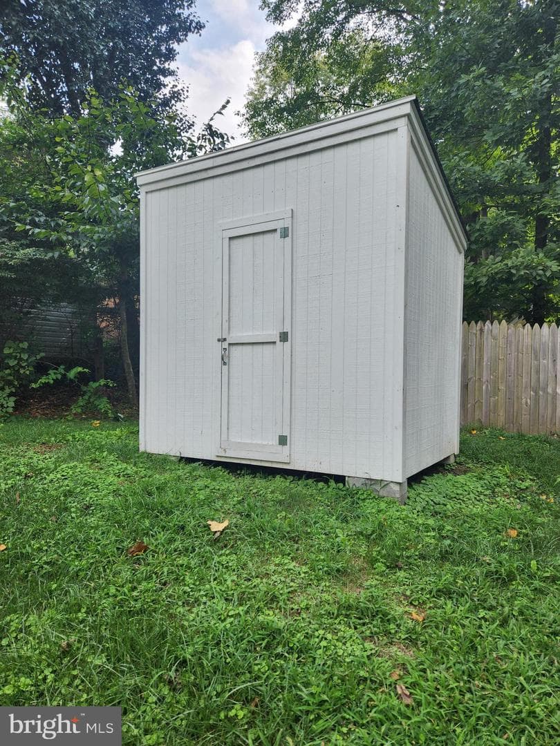 6017 Maple Road photo 11