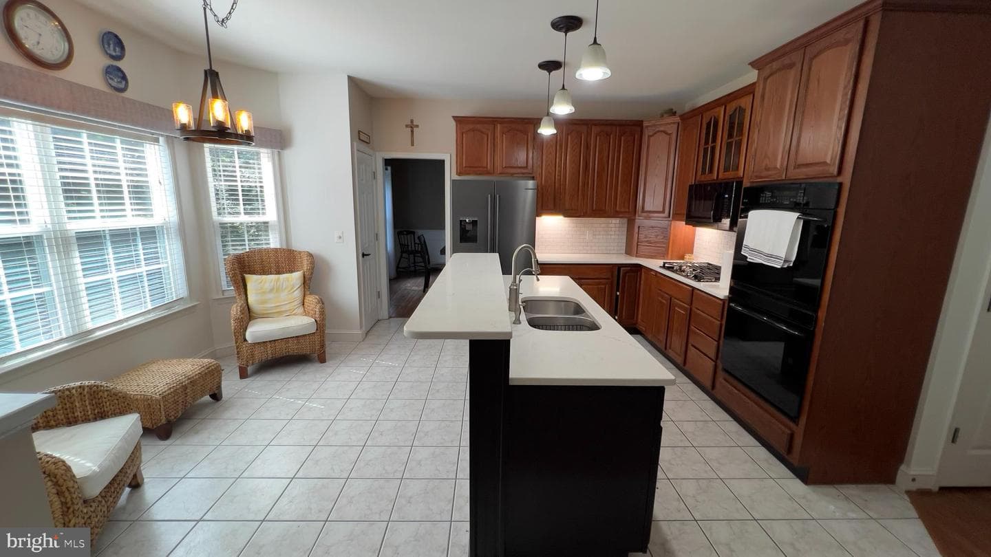 5913 Sunderleigh Drive photo 8
