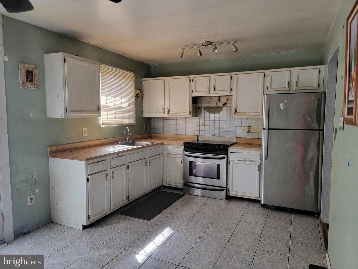 2024 Yew Court photo 2