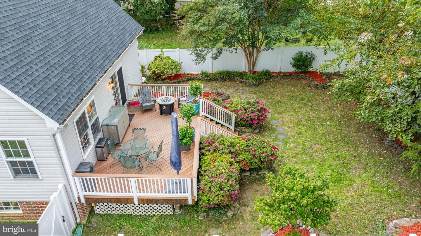 14331 Calvert Street photo 24