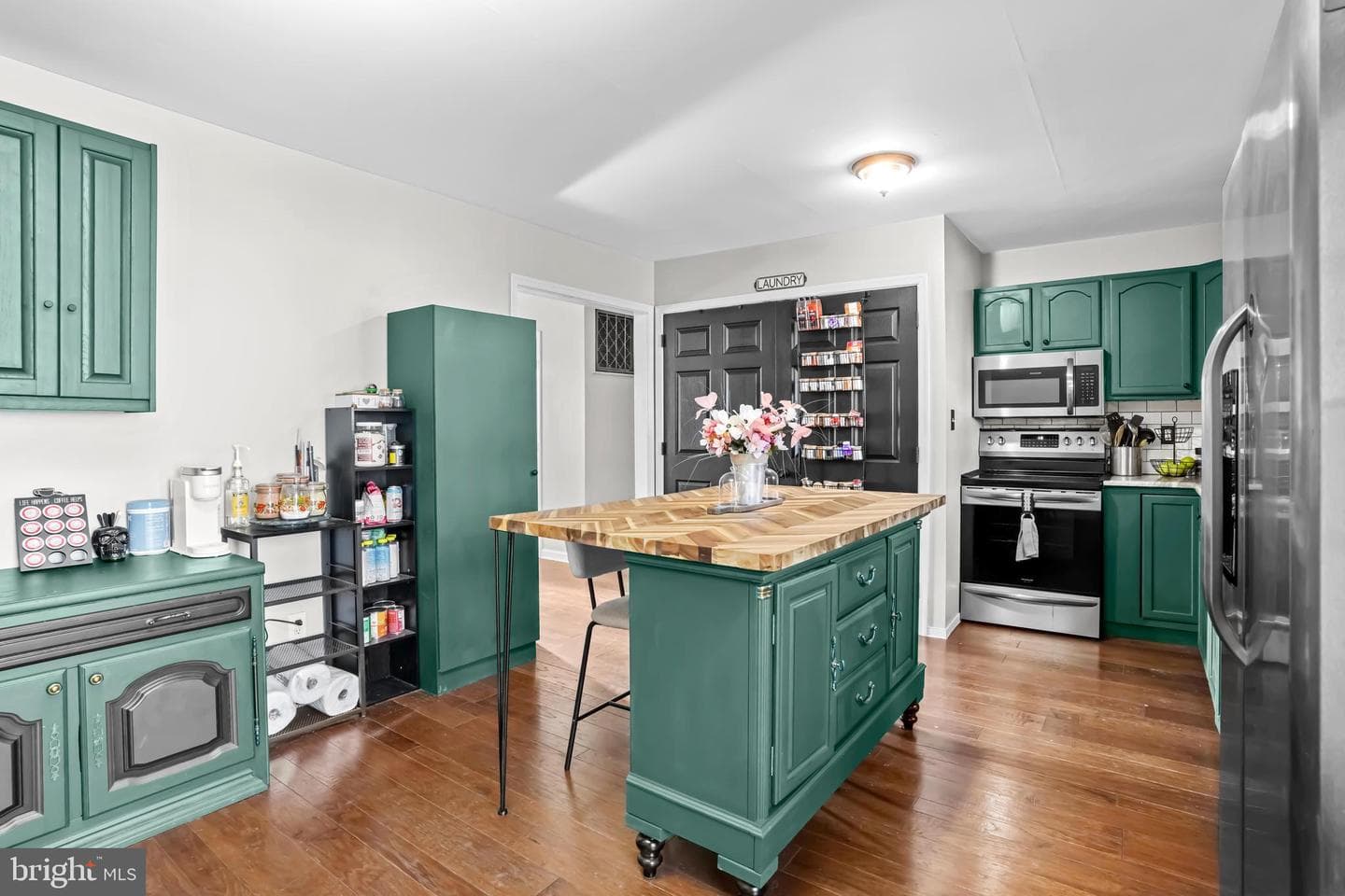 563 Maple Way photo 10