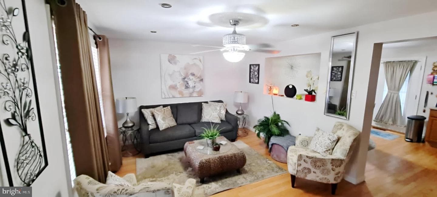 6689 Mackall photo 3