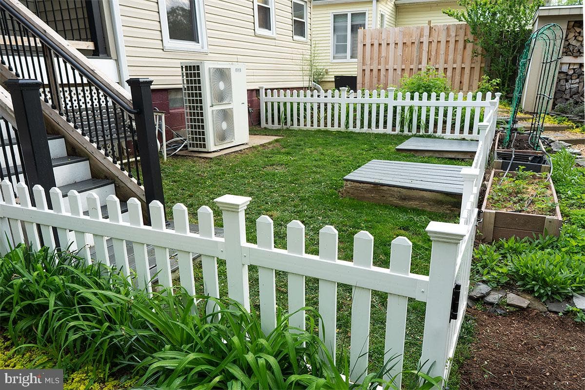 1611 Avenue B photo 79