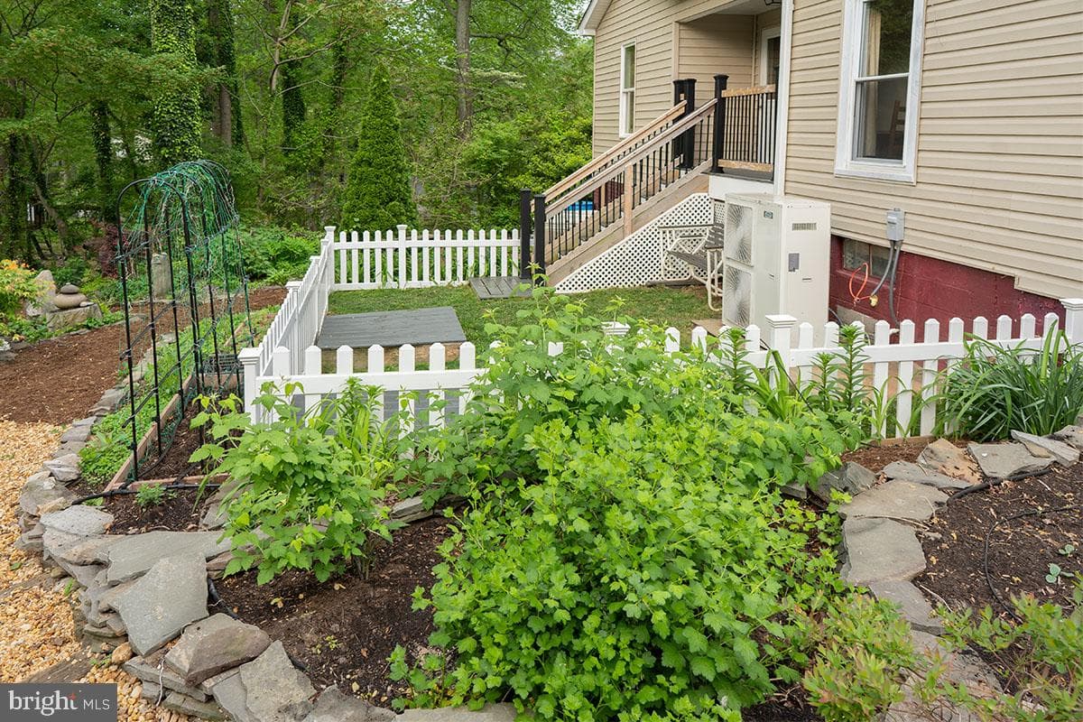1611 Avenue B photo 80
