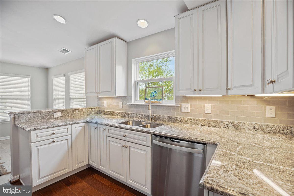 834 Oyster Bay Place photo 17