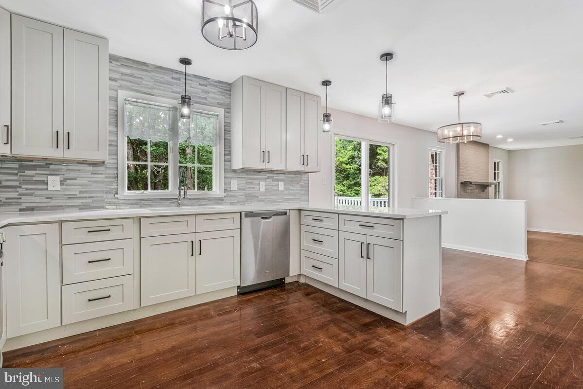 7251 Bond St. photo 12