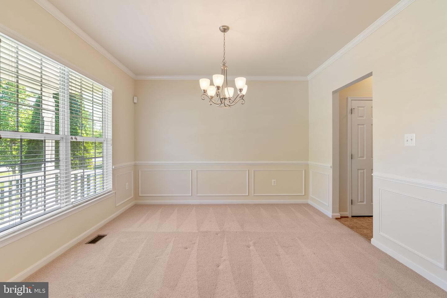 2024 Baythorne Road photo 3