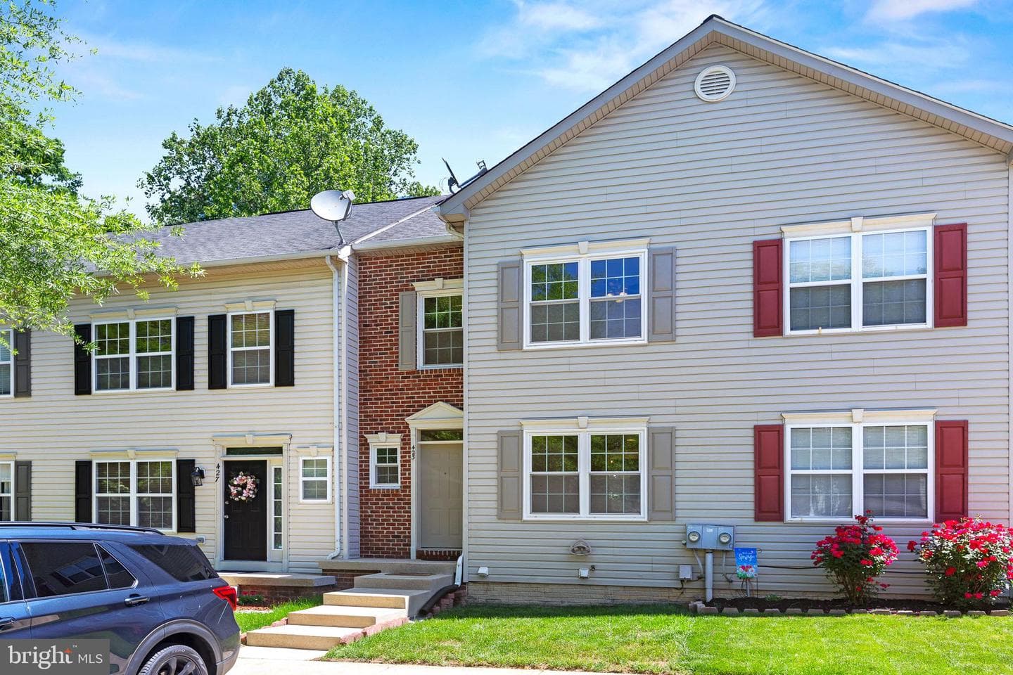 423 Cambridge Place photo 2