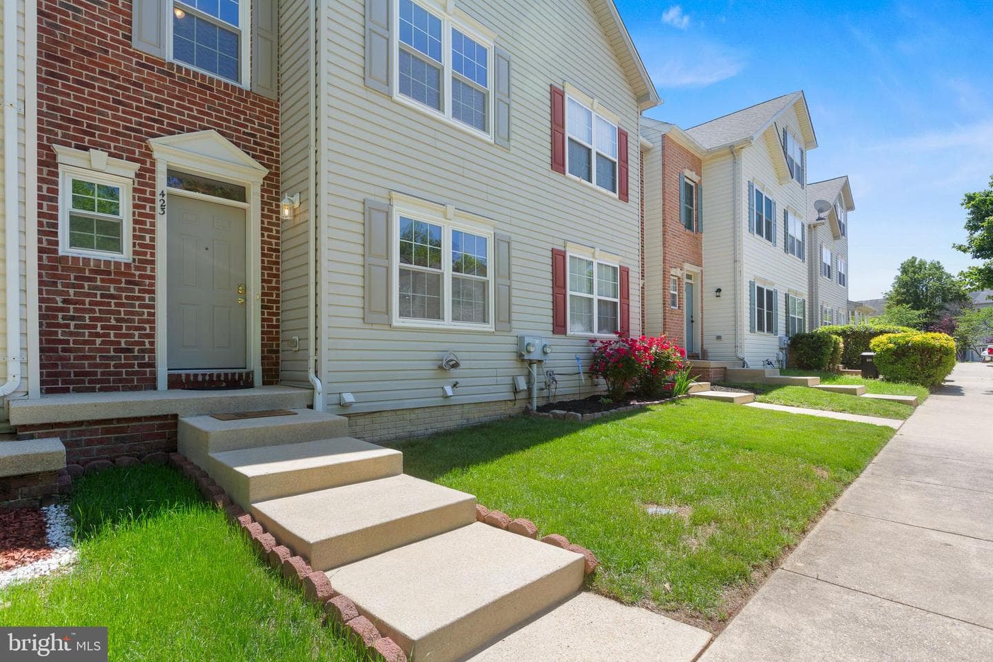 423 Cambridge Place photo 3