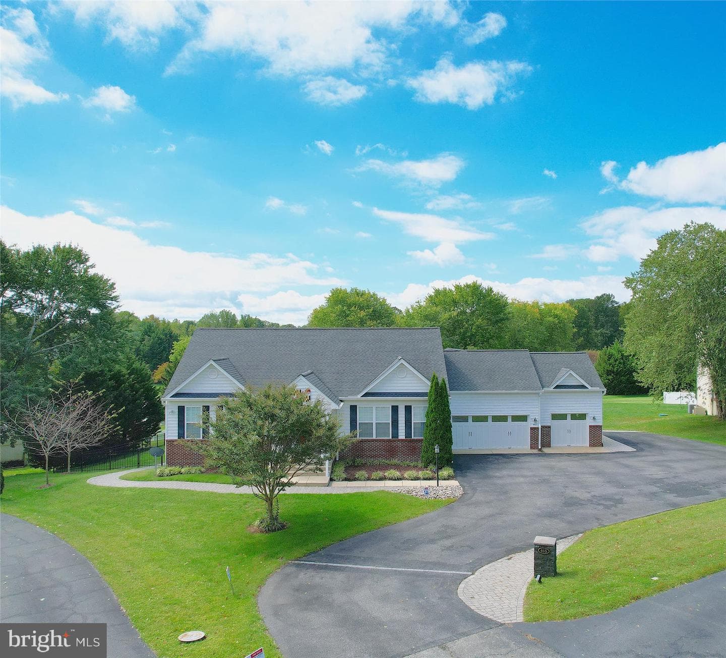 465 Sablewood Drive photo 2