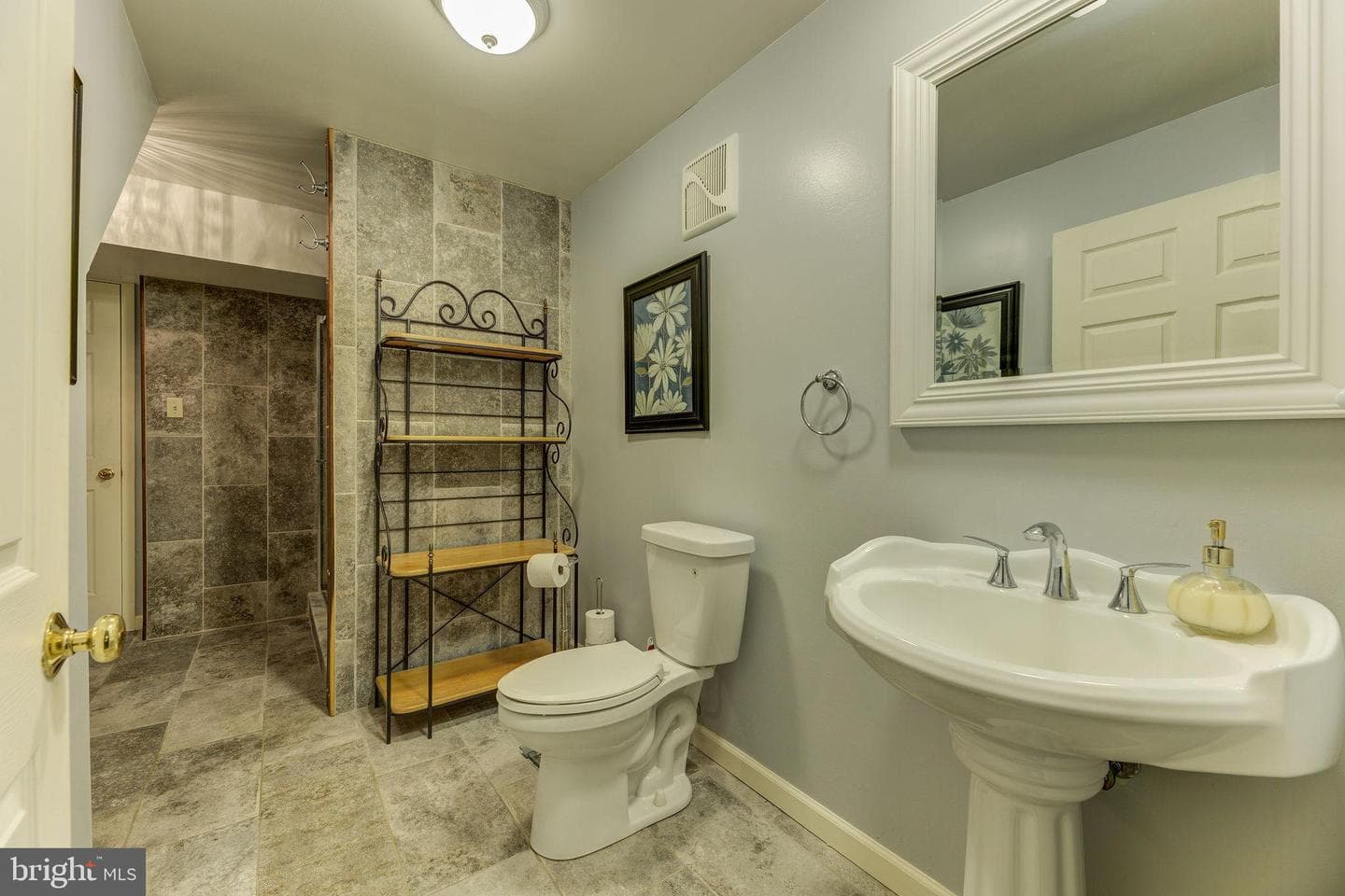 3130 Ashwood Drive photo 35