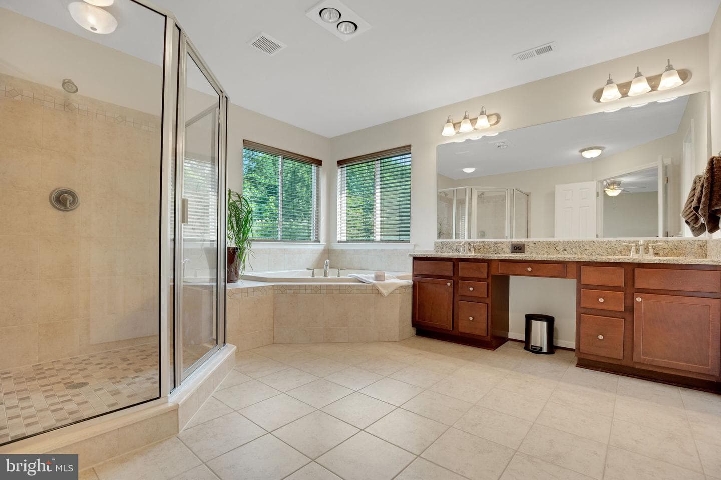 2058 Baythorne Road photo 23