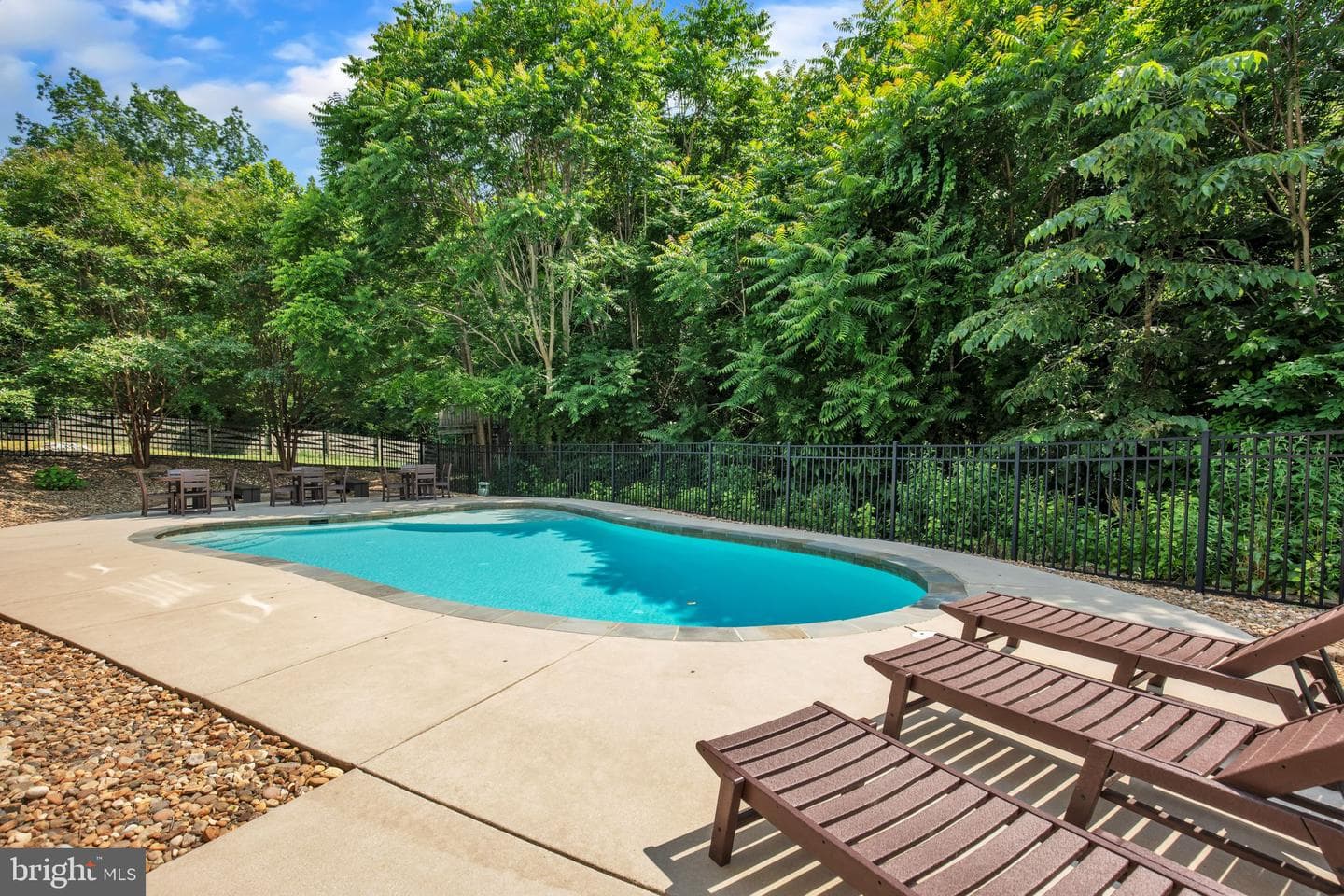 2058 Baythorne Road photo 42