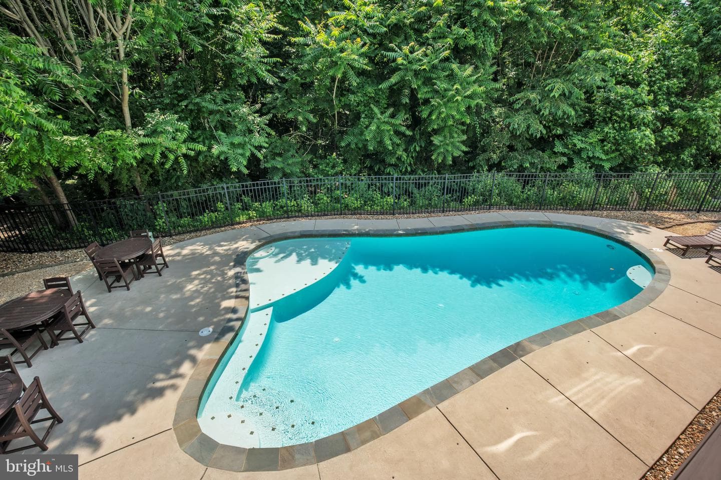 2058 Baythorne Road photo 43