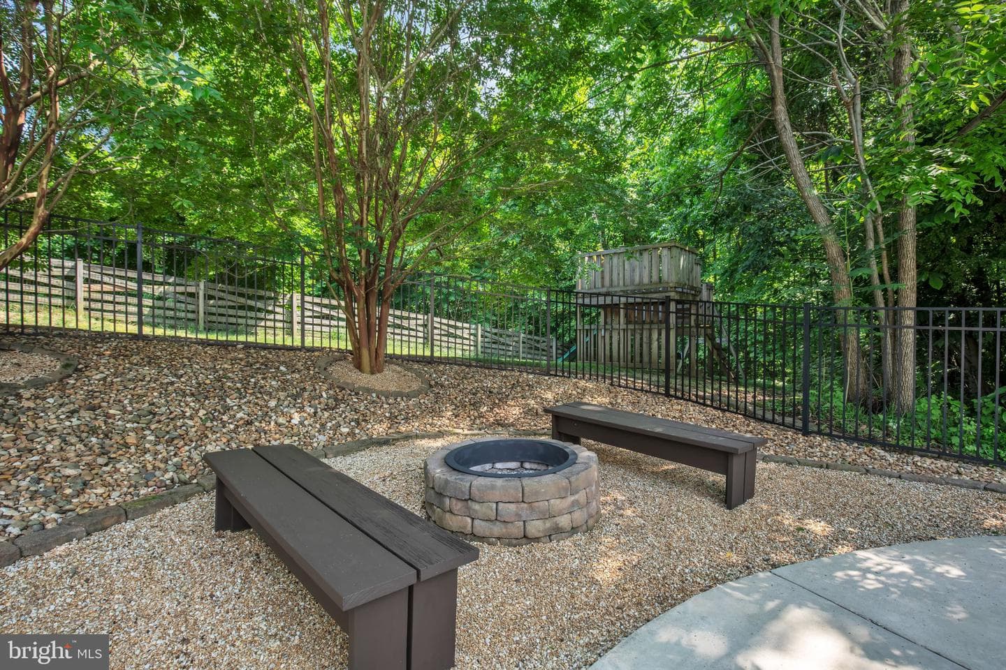 2058 Baythorne Road photo 46