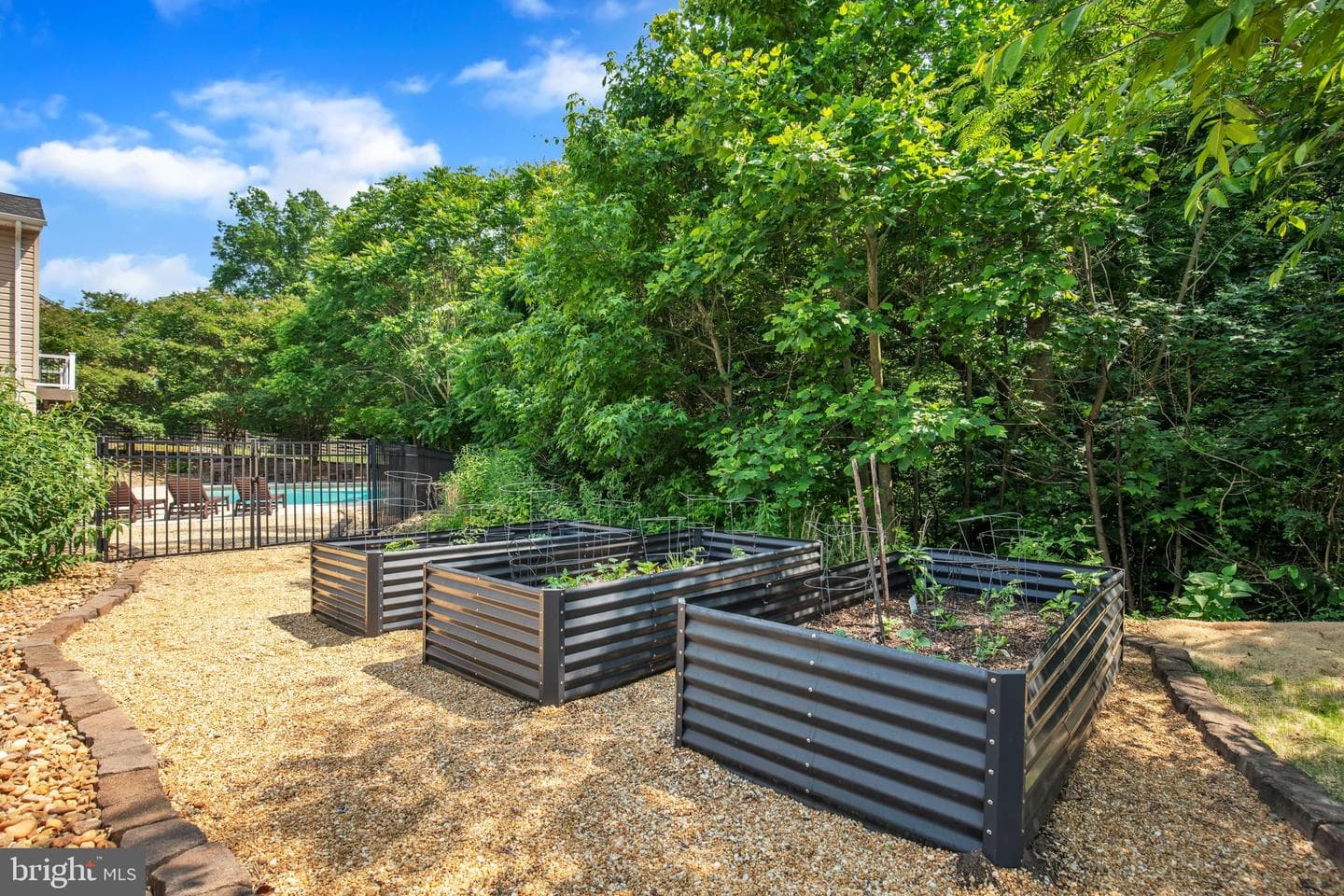 2058 Baythorne Road photo 47