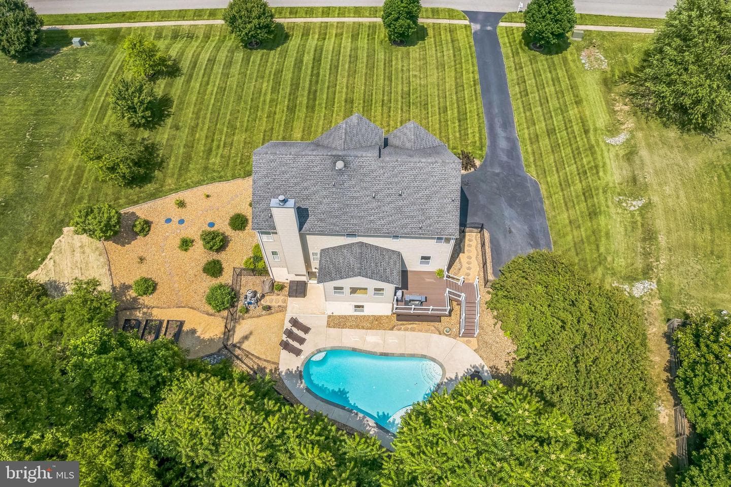 2058 Baythorne Road photo 49