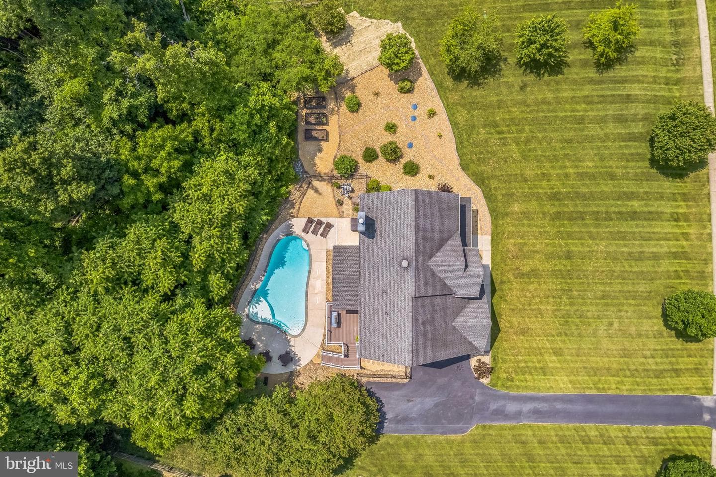 2058 Baythorne Road photo 50