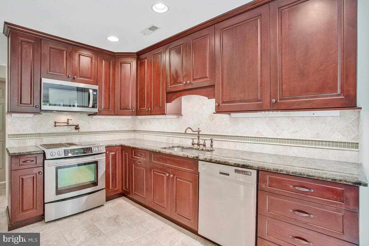 7701 Lake Shore Drive photo 14