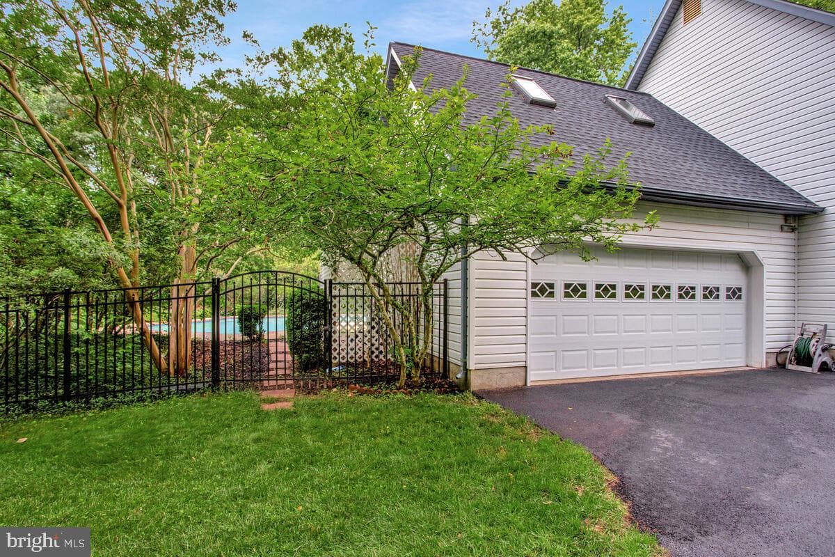 7701 Lake Shore Drive photo 44