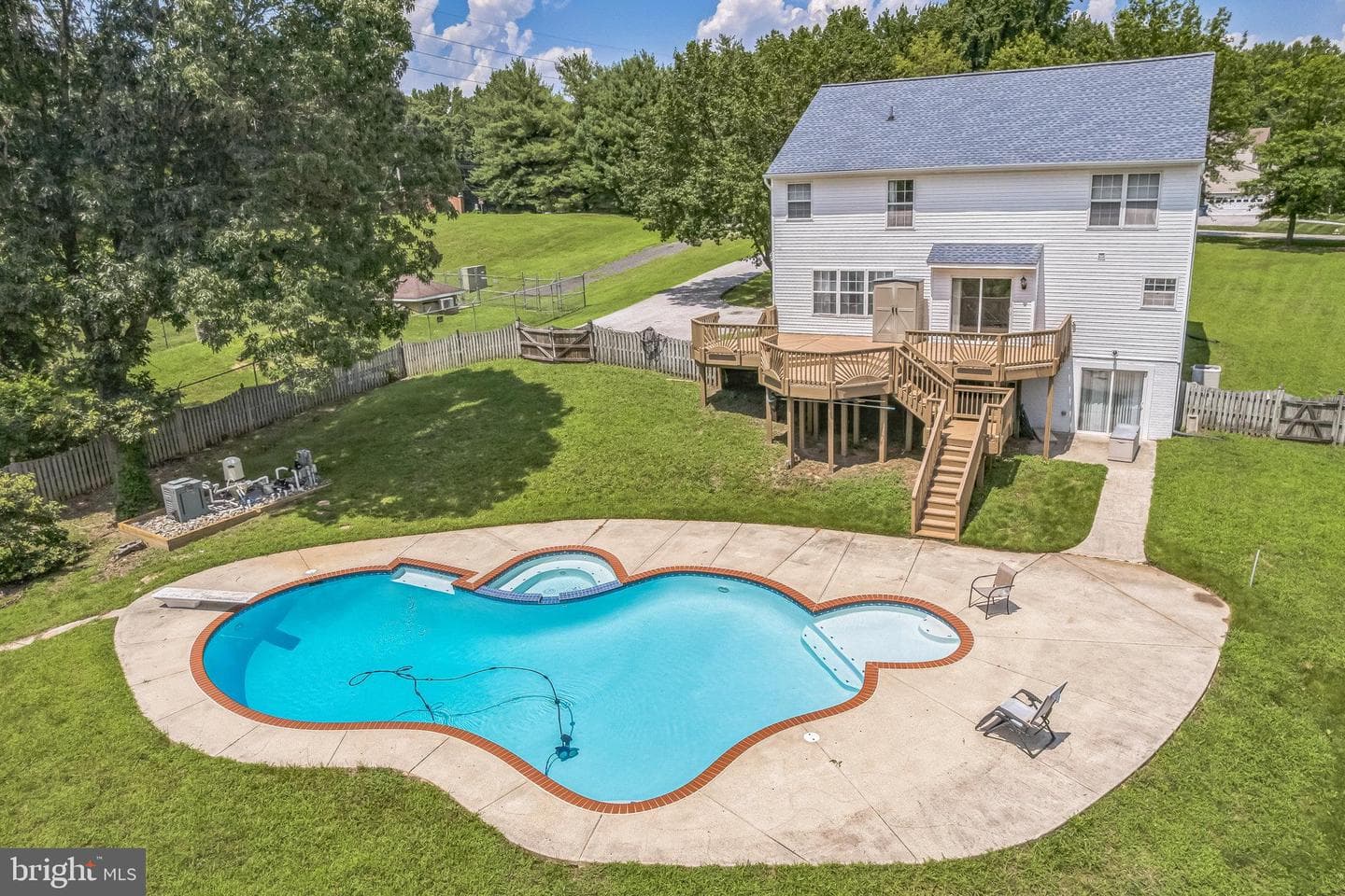 15 Scarlett Drive photo 3