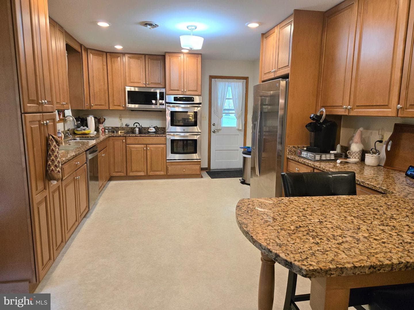 3908 Lakeside Court photo 2