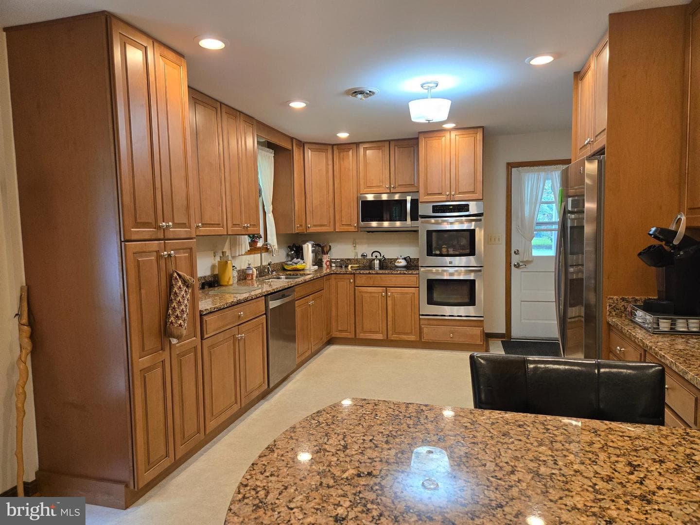 3908 Lakeside Court photo 3