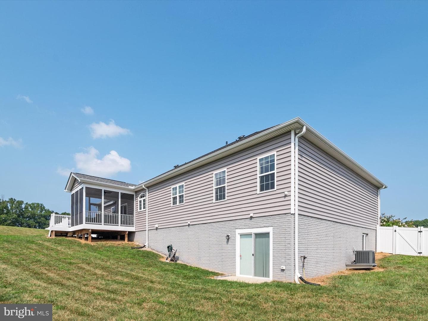 940 Peppertree Lane photo 48