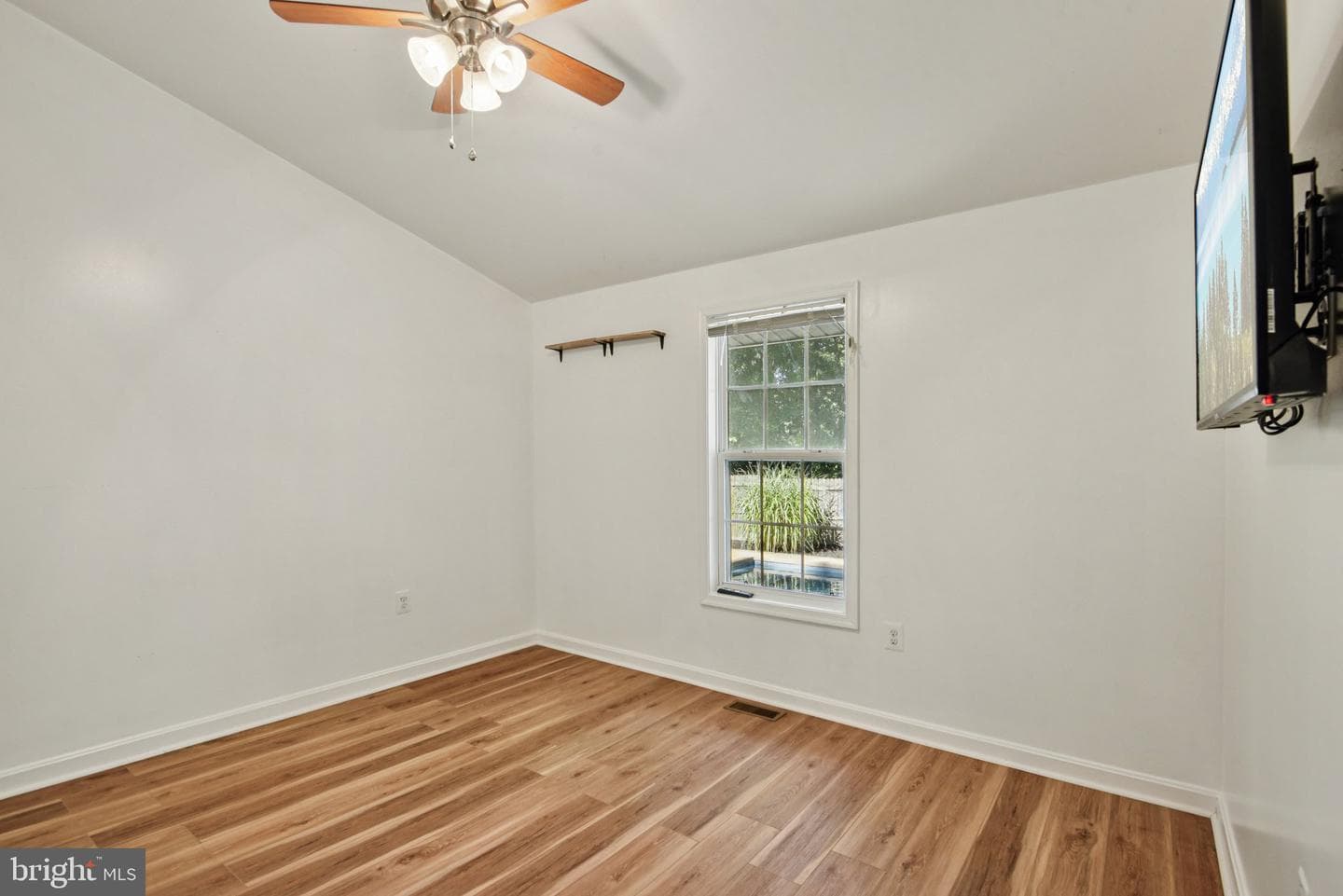 158 Thunderbird Drive photo 16