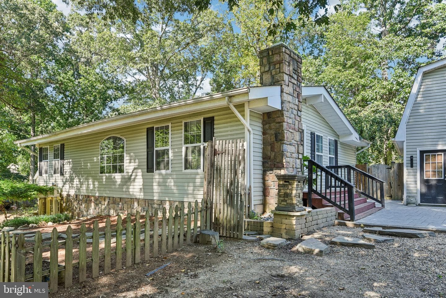158 Thunderbird Drive photo 3