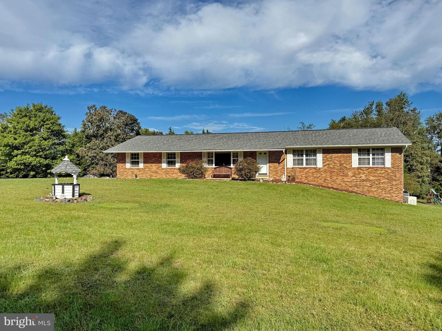 1135 Sheridan Drive photo 2