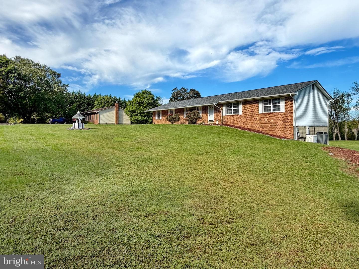 1135 Sheridan Drive photo 3
